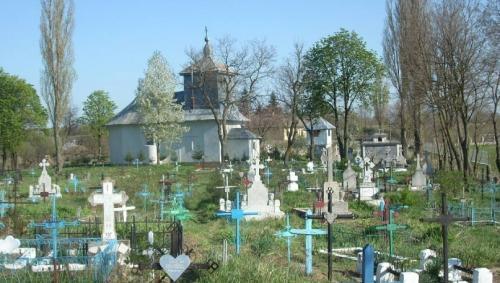 Biserica - vedere exterioară
